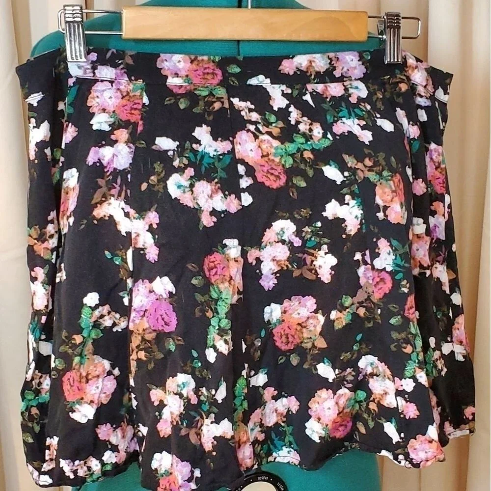 76. EUC ~ Skater Skirt ~ Gords for Fullness ~ 🛵🛴🛼🛹 ~ So Cute!!!